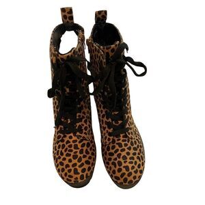 Bamboo Leopard Chunky Combat Platform‎ Boots Size 6.5 NWOT